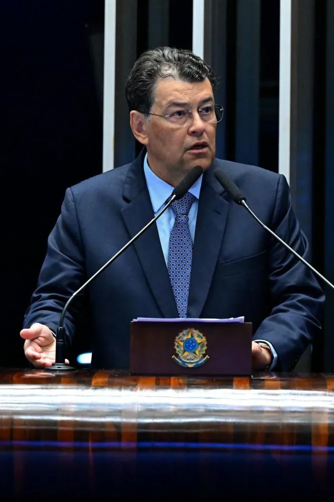 Eduardo Braga faz denúncia no Ministério Público sobre ONG que tenta travar avanço da BR-319