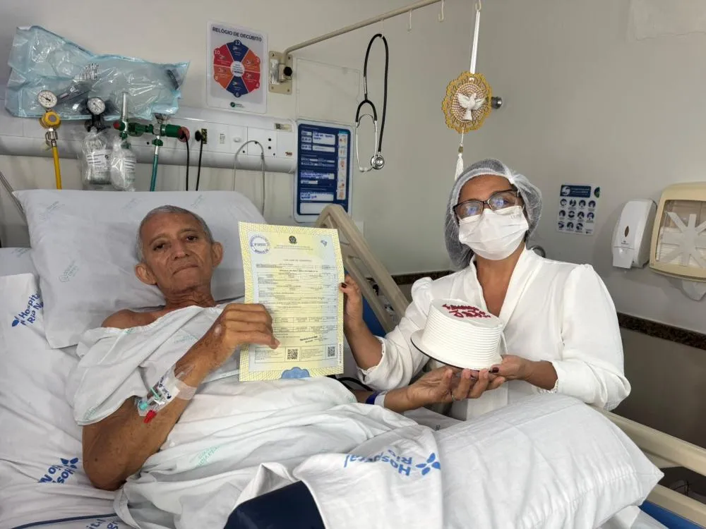 Paciente com câncer se casa no Hospital Rio Negro
