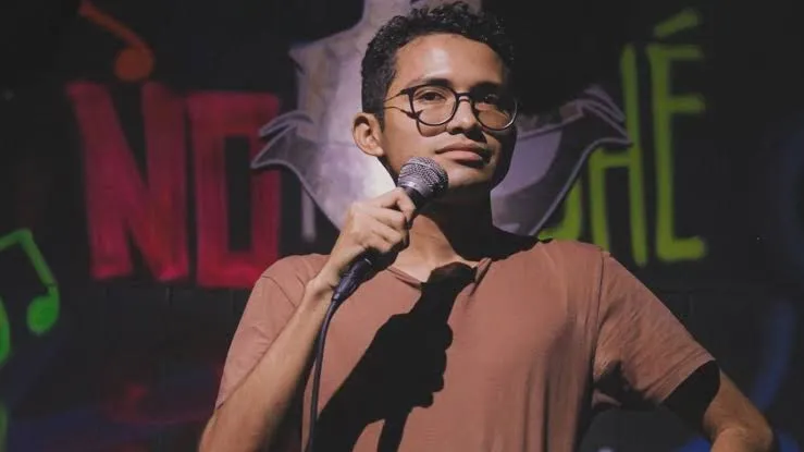 Humorista Dunga Mesquita é denunciado ao MP-AM após associar Festival de Parintins à transmissão de HIV